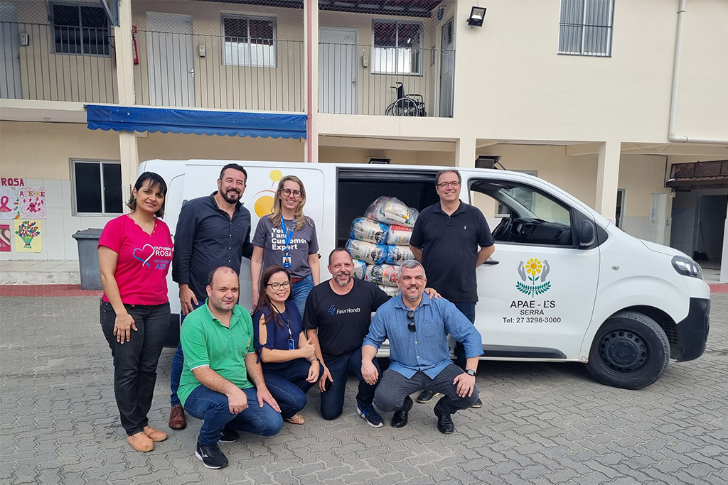 Gestores de TI do GGTIC-ES realizam doção de alimentos para APAE da Serra